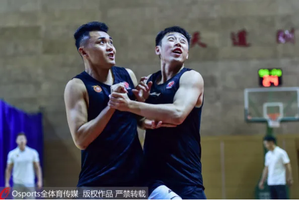 他如何靠变阵和激情指挥引发争议？
